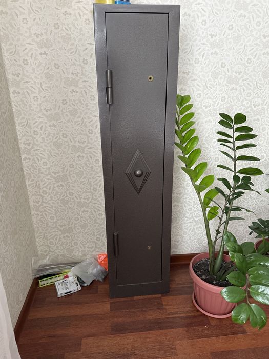 Металичейски сейф