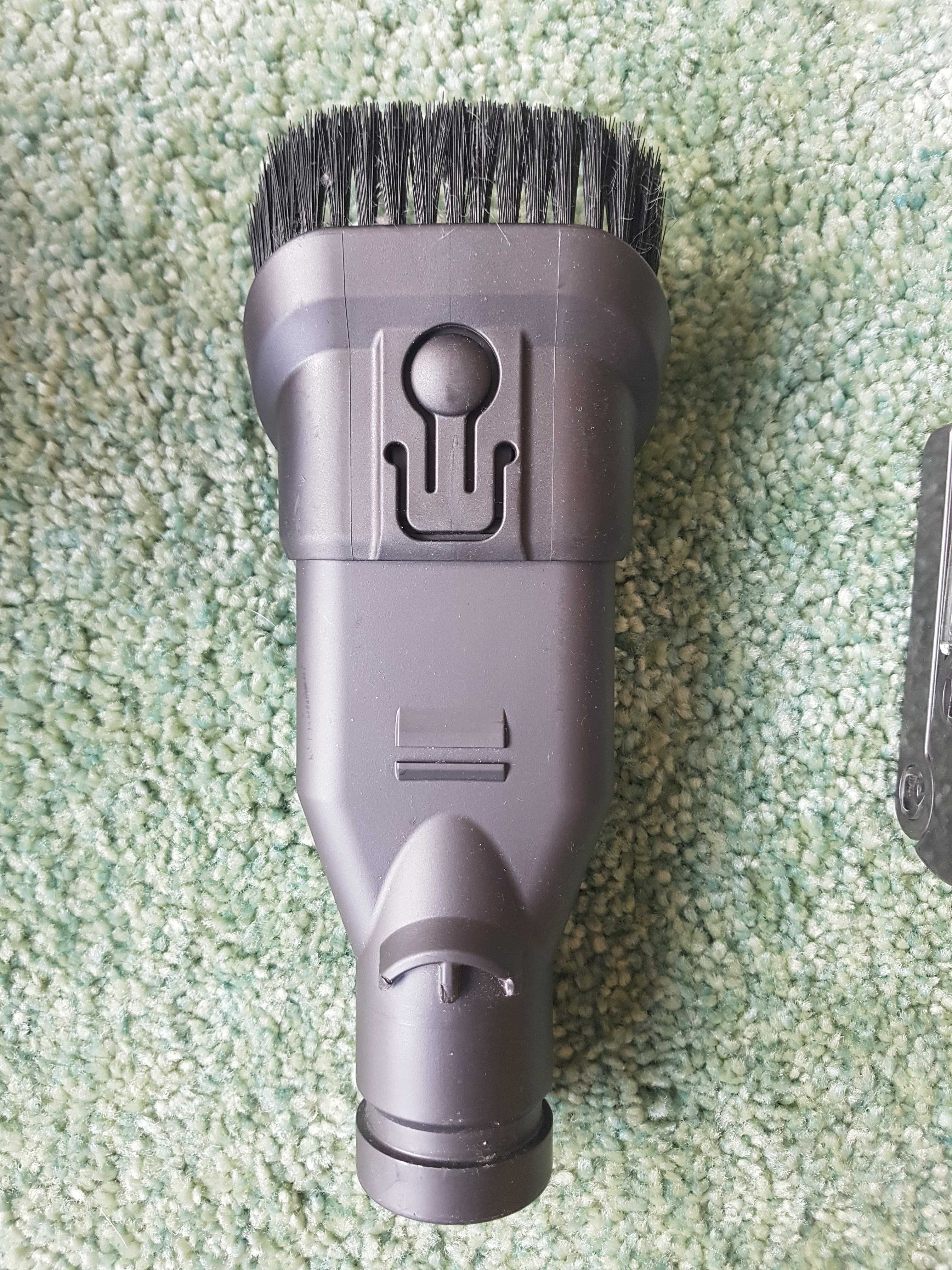 Dyson DC59 безкабелна прахосмукачка с нова батерия и приставки