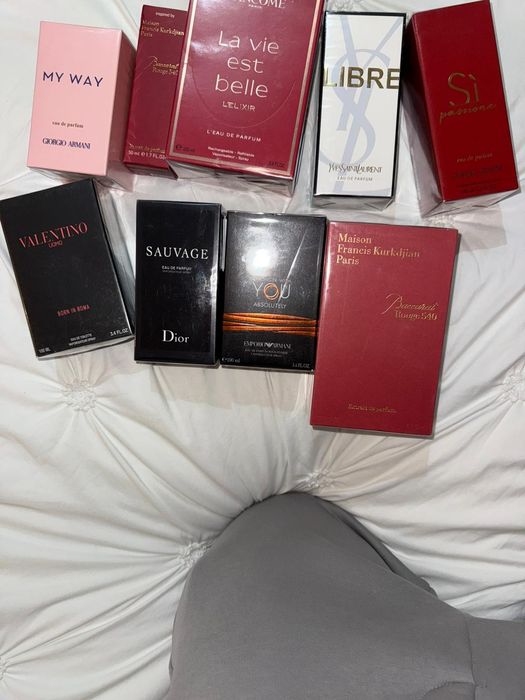 Vand diverse parfumuri, originale