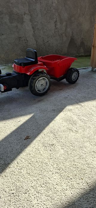 Tractor cu pedale si remorcă
