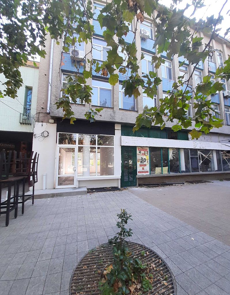 Продава се Магазин в Търговище, Център - 90 кв.м за 1389 €/кв.м - Снимка #3