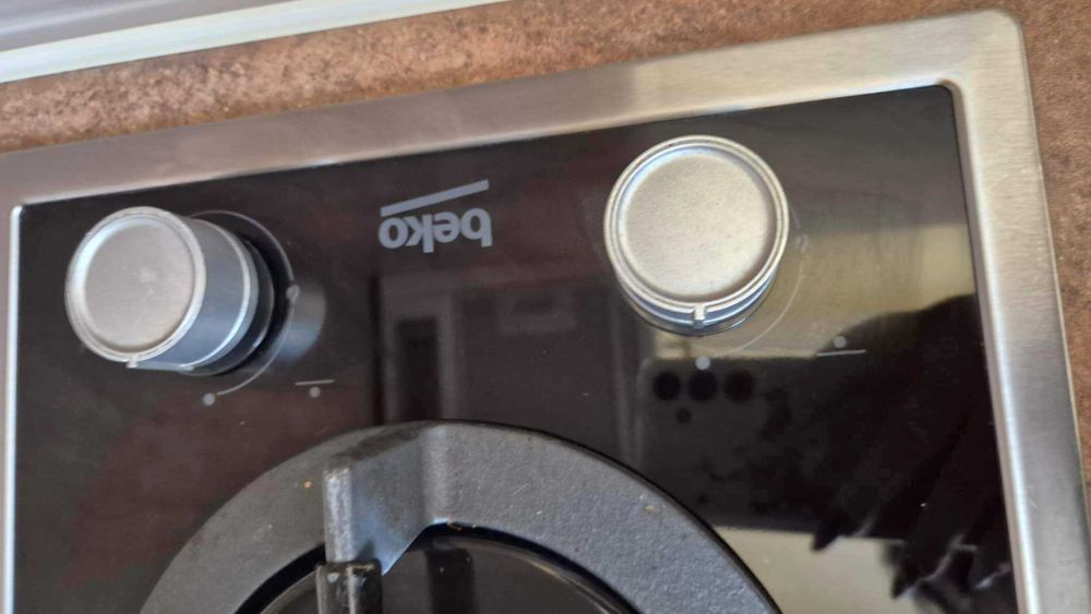 Газов плод за вграждане Beko с голяма газова бутилка и винтил