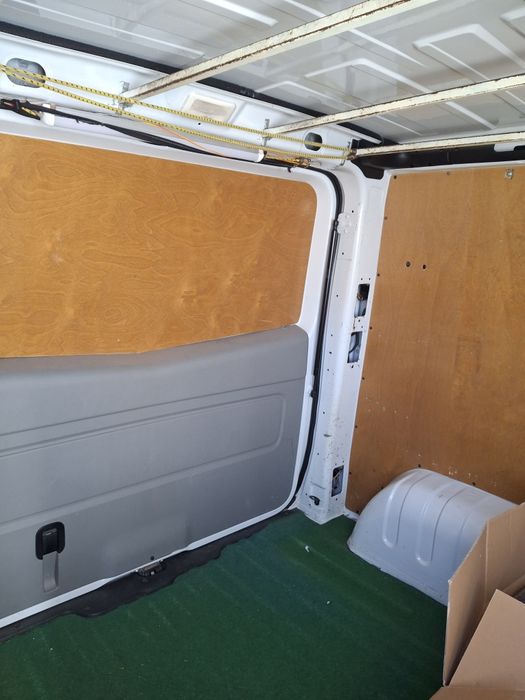 Opel vivaro.  Autoutilitară