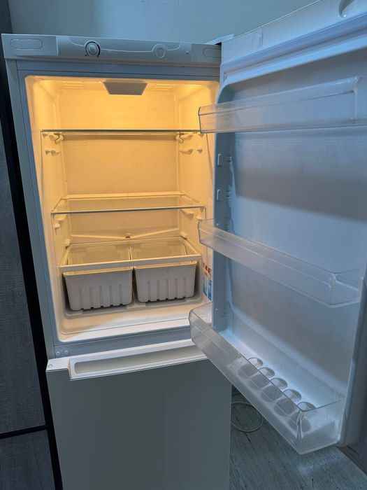 Indesit holadilnik sotiladi