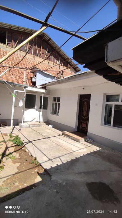 Uy sotiladi troiskida xovli uy ozimmiki