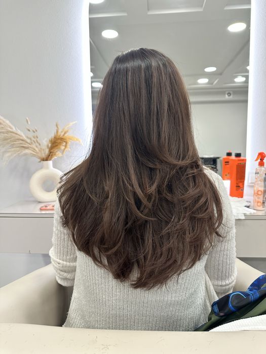 Наращивание волос стилист парикмахер