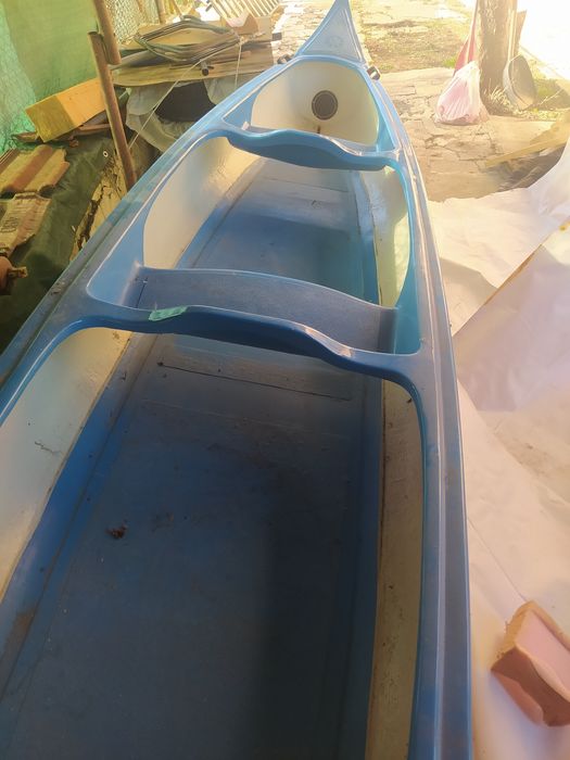 Лодка стаклопластмасова тип индианско кану