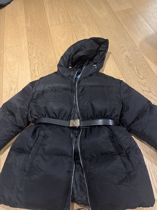 Vand geaca noua Prada marime M femei