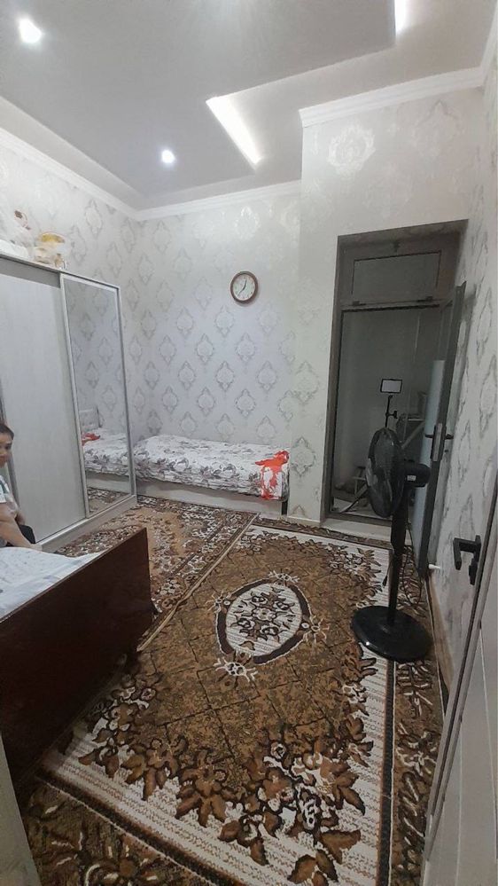Srochna arzon hovli sotiladi