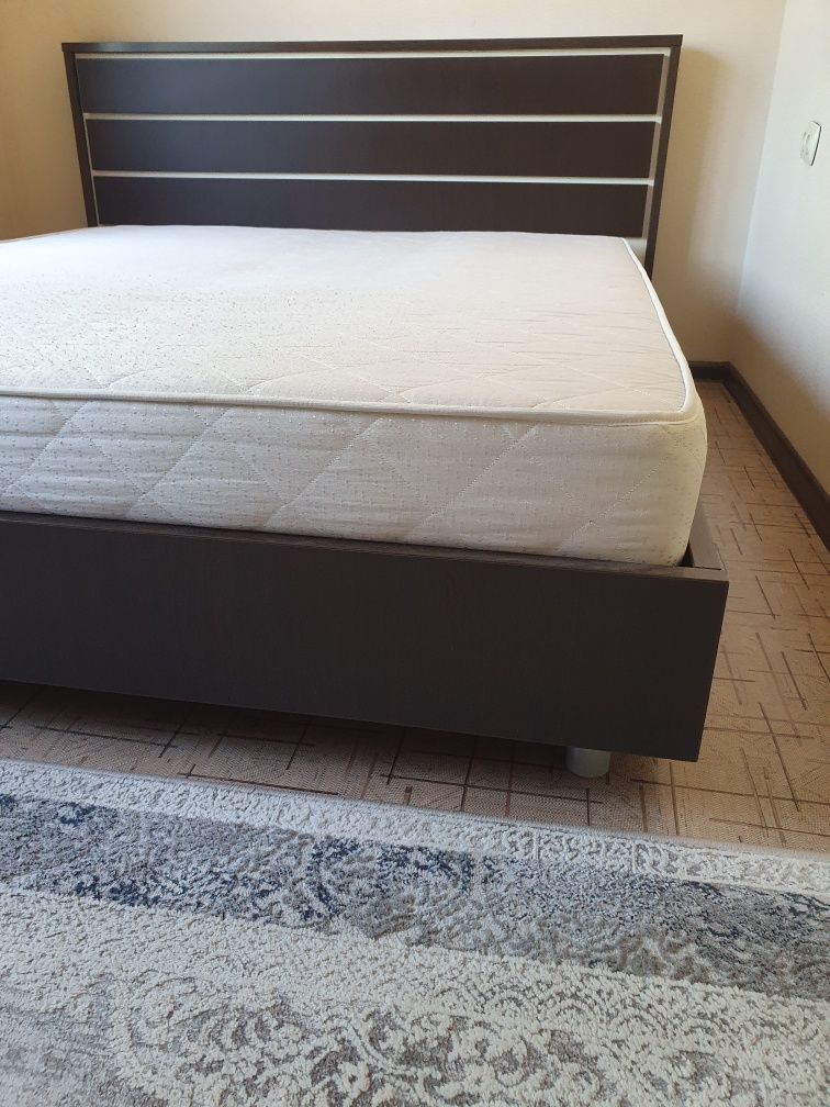 Продам кровать двуспальную