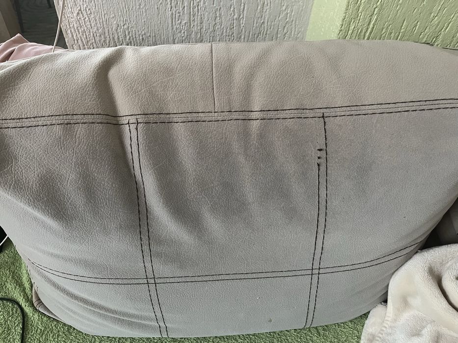 Продавам ъглов диван с 3 части + възглавниците