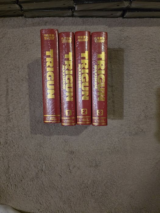 Lot manga Trigun si Hellsing