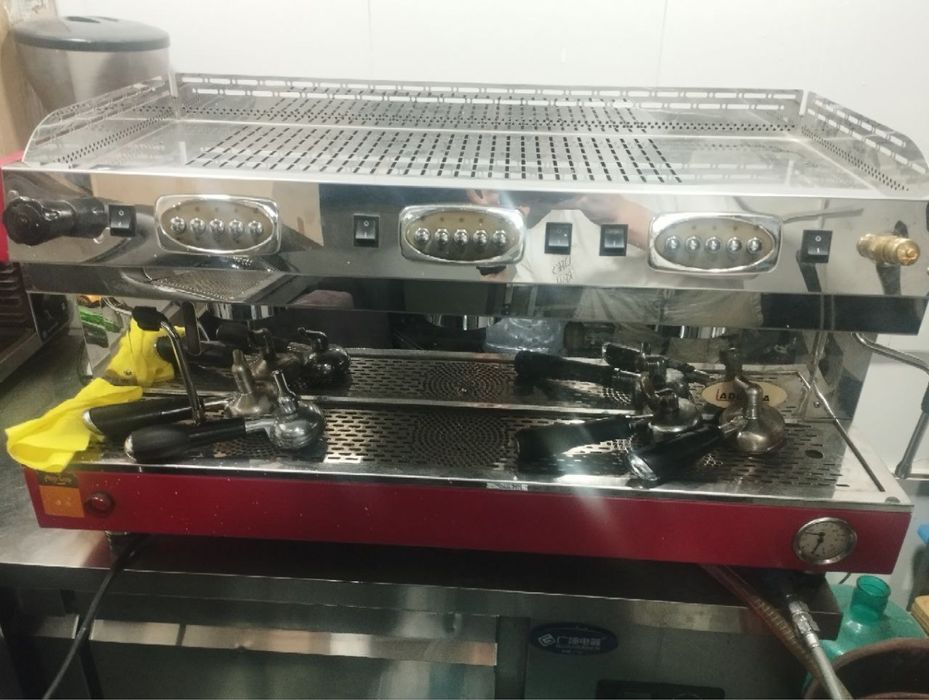 LADETINA кофе машина 3 групный