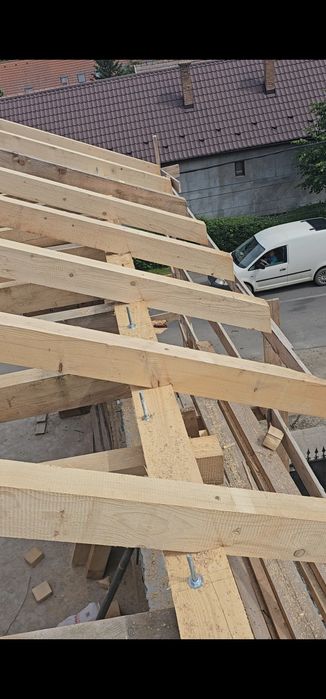 Executam acoperisuri de A la Z si reparatii de Urgenta