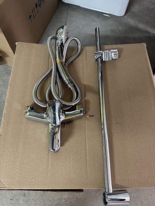 Душове за баня и смесители за мивки