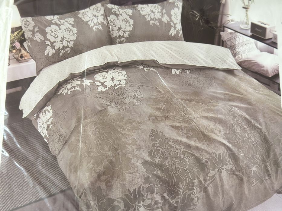 Комплект постельного белья семейный Laura Grand