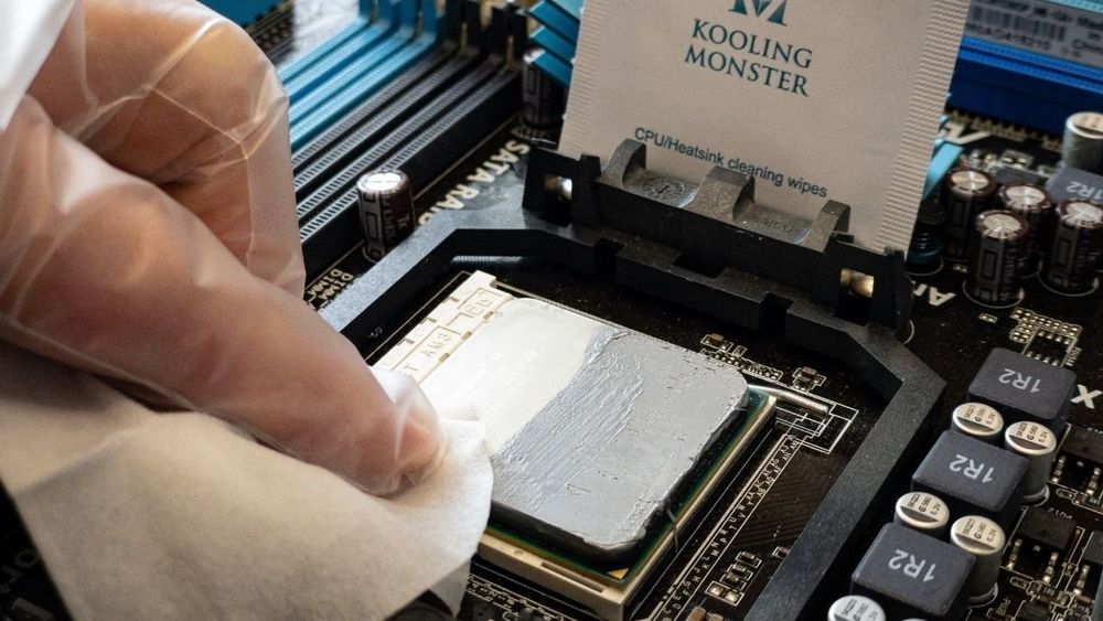 Curățare și Schimbare Pastă pentru PC-uri, Laptopuri și Console!"