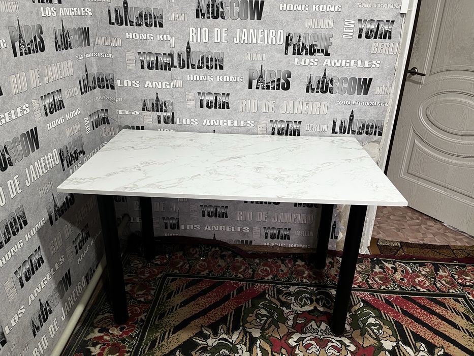 Кухонный стол новый