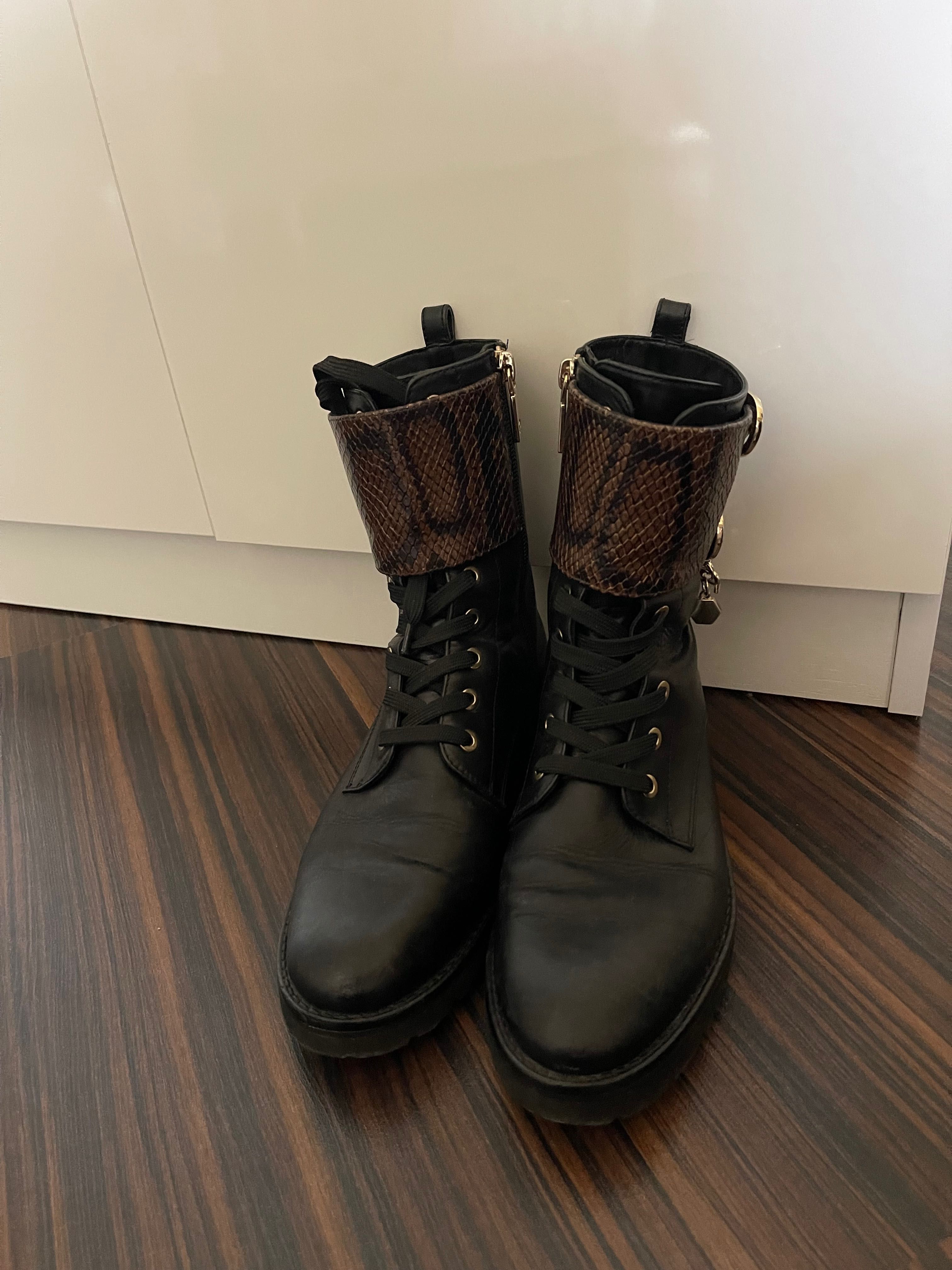 Кожени боти Aigner