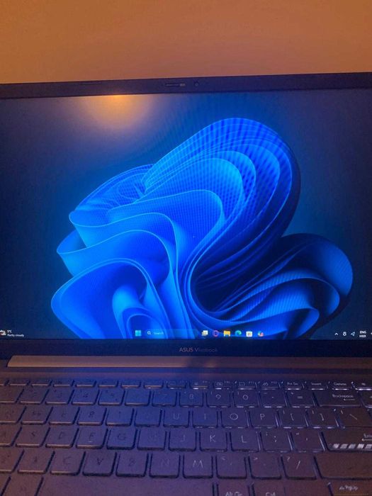 Laptop Asus Vivobook i3-1220P  8GB RAM  Windows 11 – Stare foarte bună