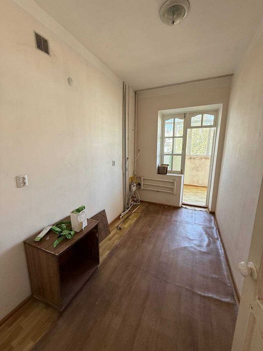 3 xona 4 xonaga o'zgartirilgan kvartira sotuvda