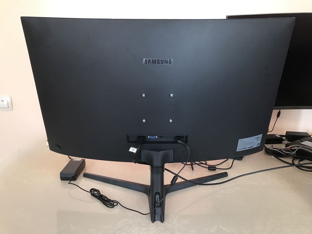 Монитор Samsung C32R500FHI 32 "