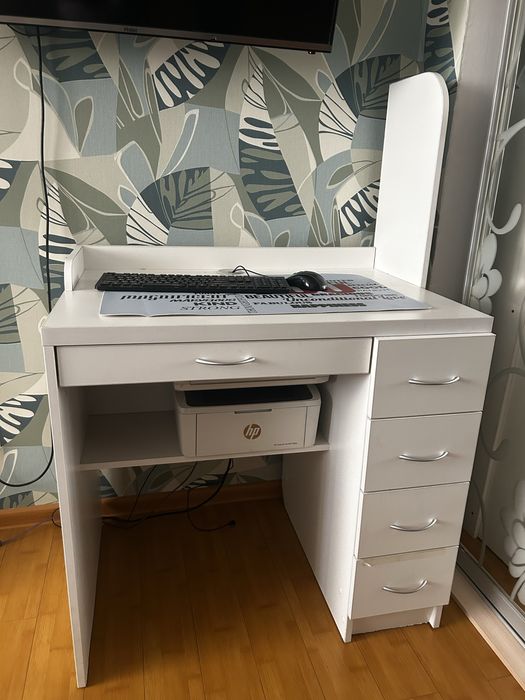 Рабочий стол срочно продам