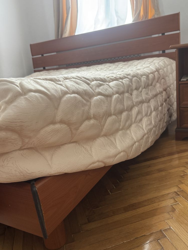 Vand pat Matrimonial din lemn de cires +2 noptiere