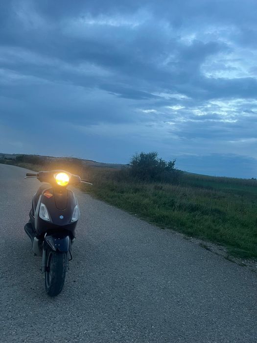 Scuter piaggio fly 125