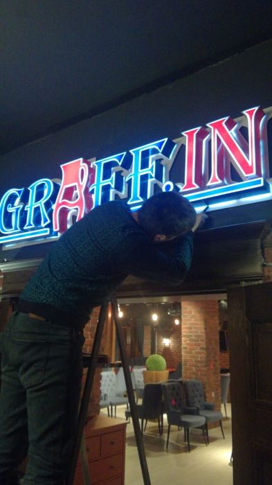 Рекламное агентство, демонтаж, сборка рекламных конструкций и вывесок.