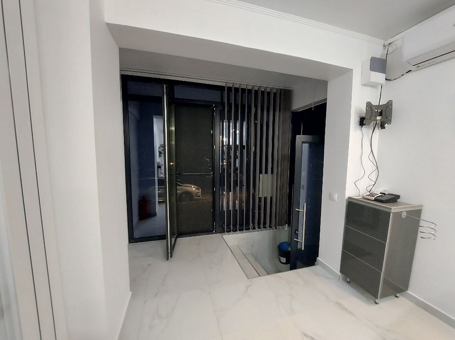 Închiriez spațiu comercial în suprafață de 40 mp-Ostroveni