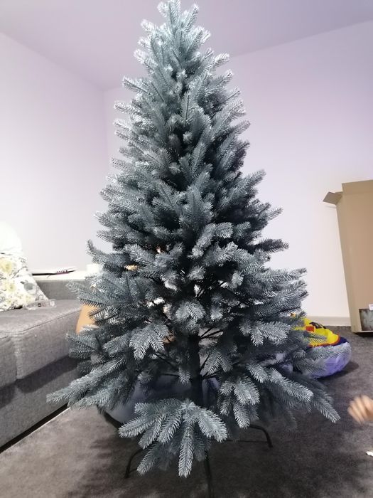 Brad artificial argintiu aspect natural