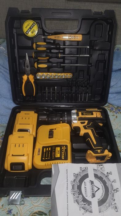 Vand trusa bormasina cu 2 acumulatori.