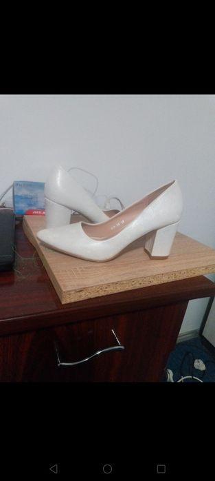 Pantofi cu toc Nr 37