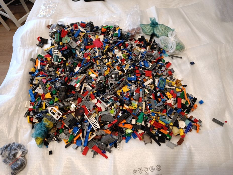 Vând lego 1kg=80  lei.      5kg=400lei