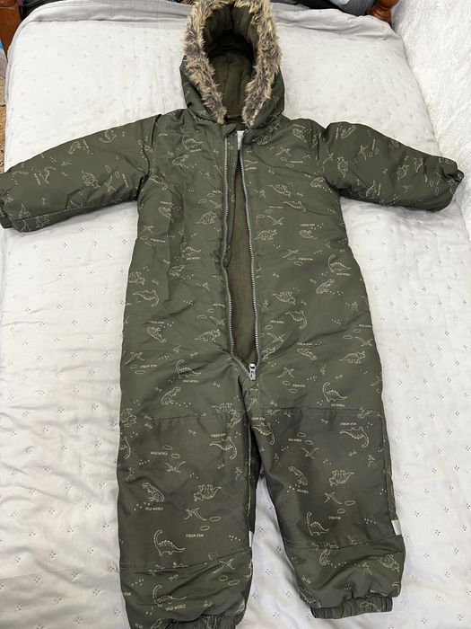 Продам зимний комбинезон 104 рост