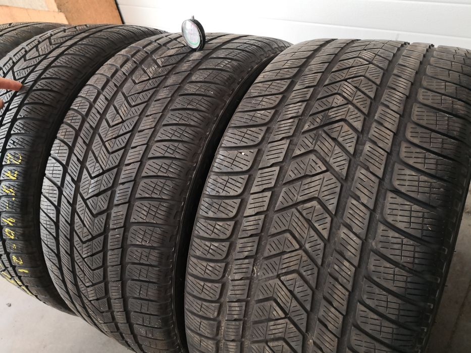 305 35 21 цола задни гуми  Pirelli