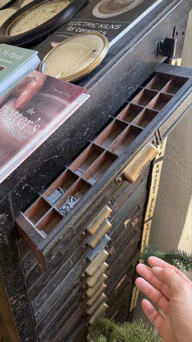 Vand dulap tipografie letterpress vechi din fier