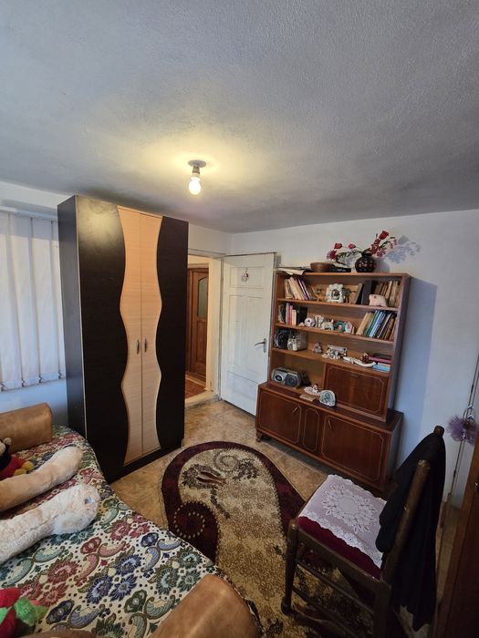 Vânzare casă si anexe + teren 3.200 mp  – Hulubești