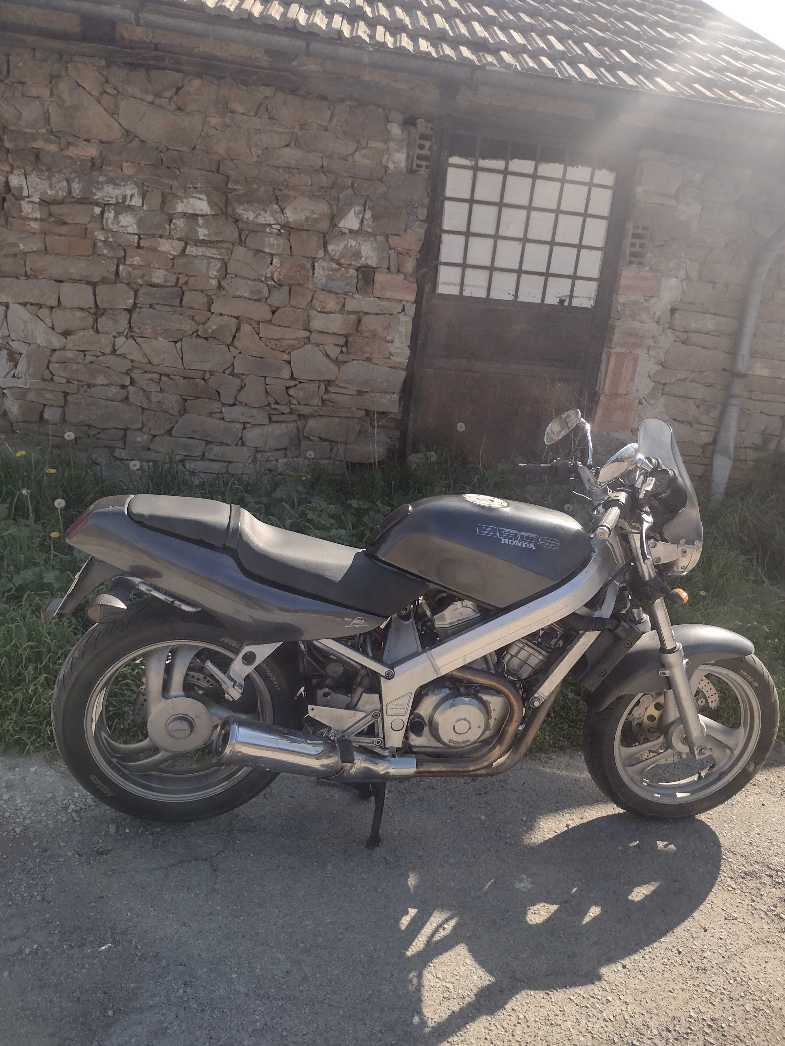Продава honda bros nt400