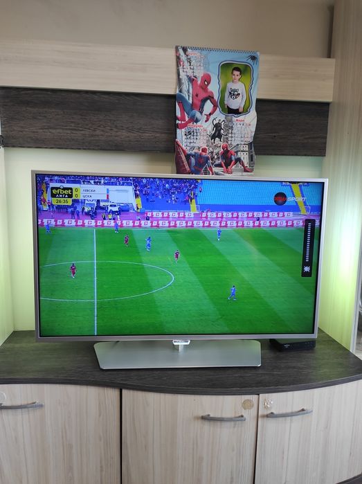 LED Телевизор PHILIPS 40 инча Ambilight