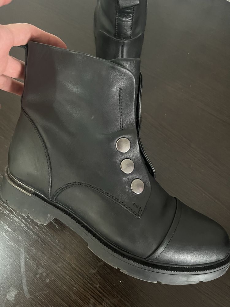 Продам ботинки осенние