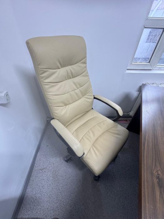 Офисное кресло 1 штук