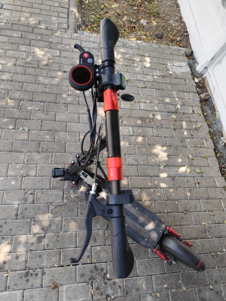Vând sau schimb trotineta