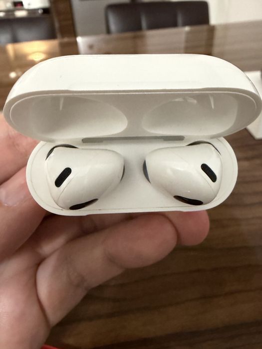Apple AirPods 3 (3rd generation)