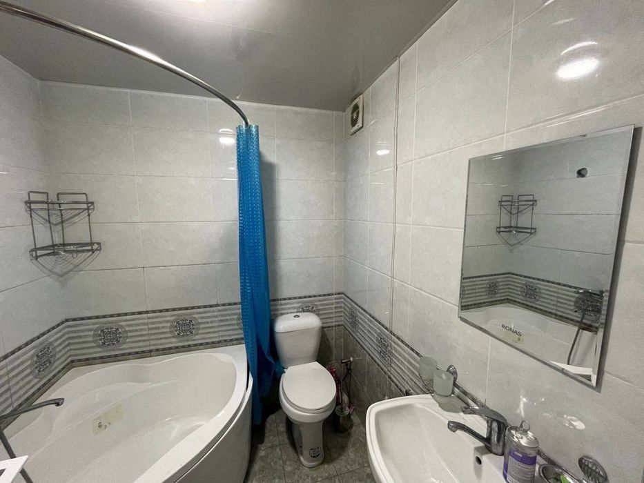 Yakkasaroy Bobur Rovd Amirun Hotel yonida