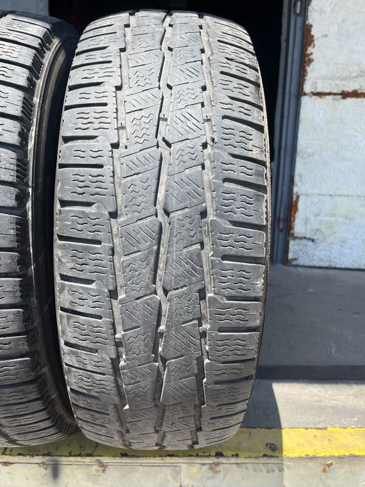 2 бр. гуми за бус 235/65/16C Michelin DOT 3818/2217 5 mm