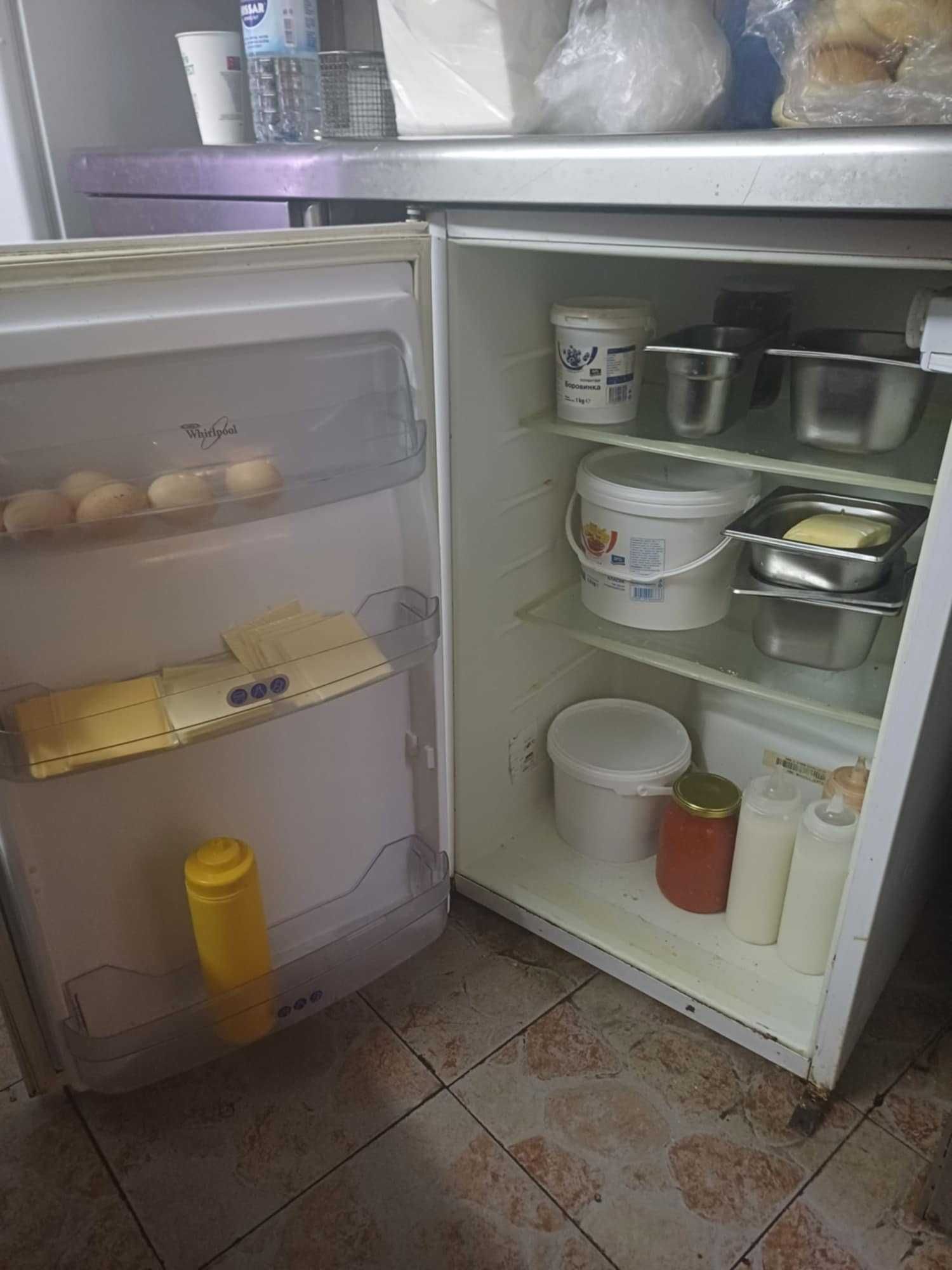 Под плотов хладилник