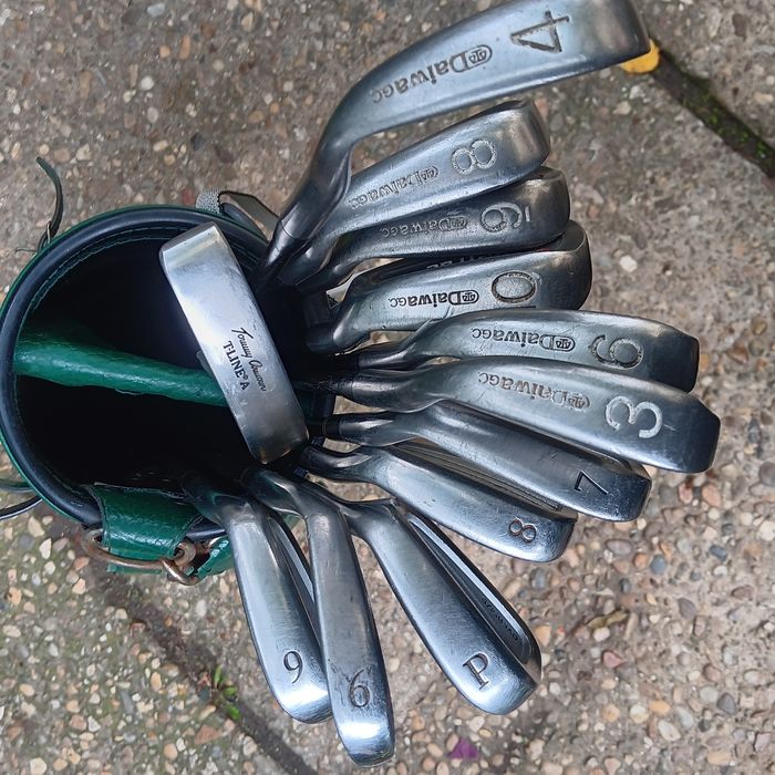 Две чанти със стикове за голф