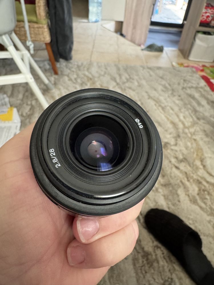 Sony 28mm F2.8 обектив